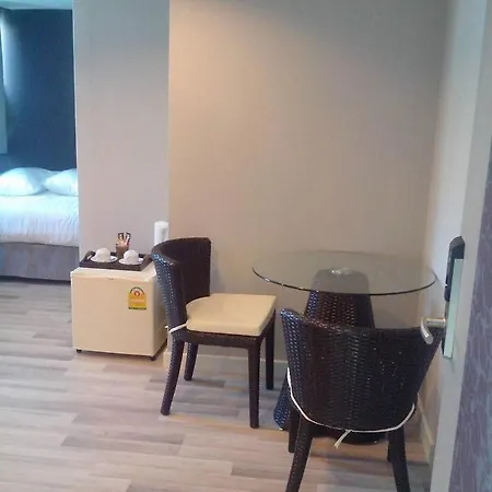 Nantra Ploenchit Hotel Bangkok Exterior photo